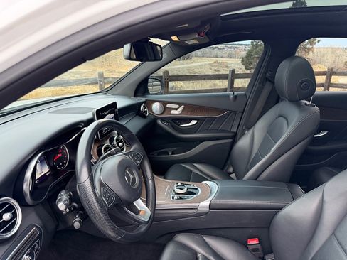 Used 2019 Mercedes-Benz GLC 300 4MATIC image 11
