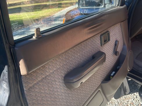 Used 1995 Toyota Tacoma 4x4 Xtracab image 10