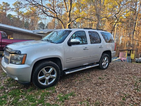 Used 2013 Chevrolet Tahoe LTZ image 2