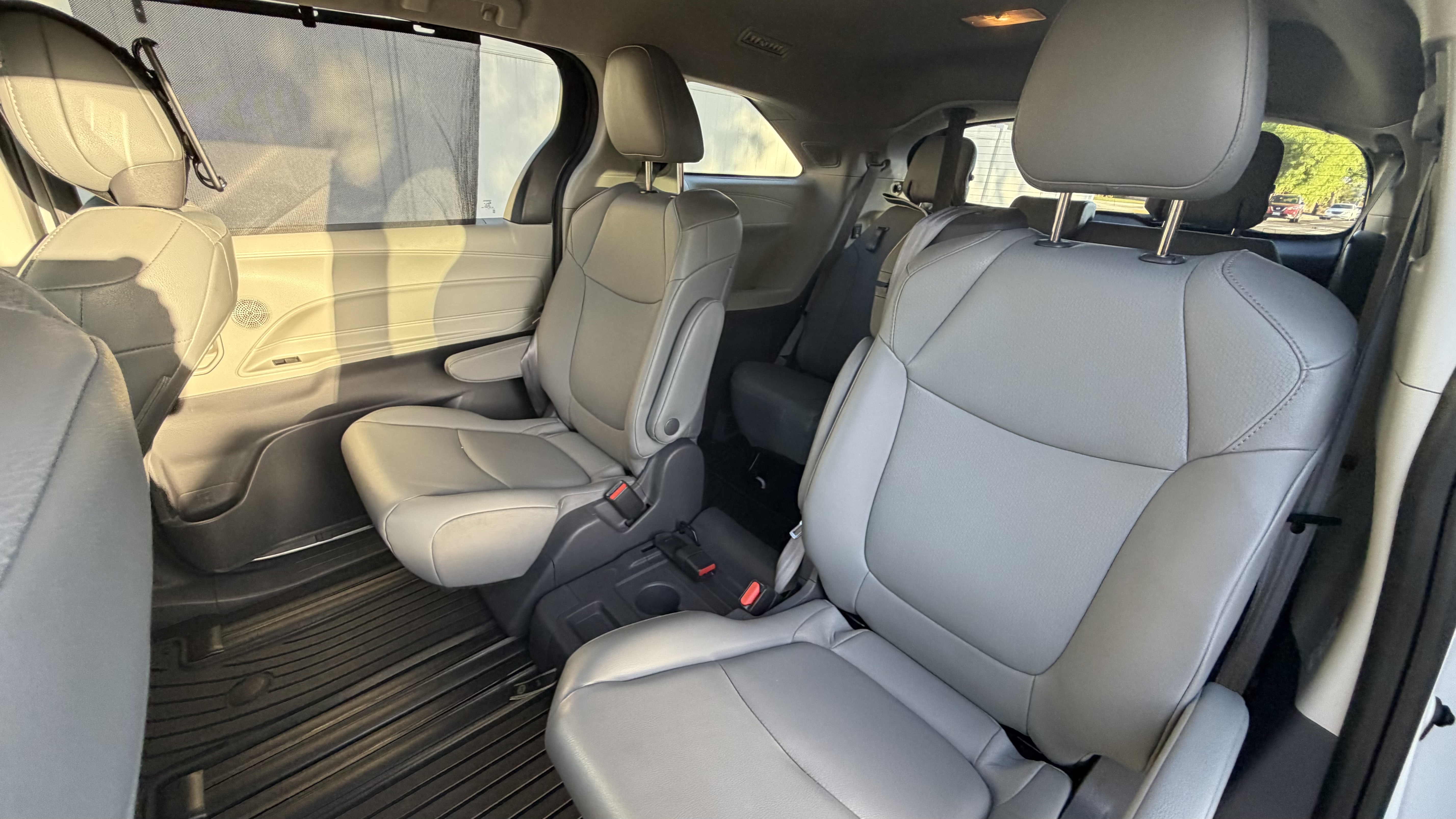 Used 2021 Toyota Sienna XLE w/ XLE Plus Package FWD image 13