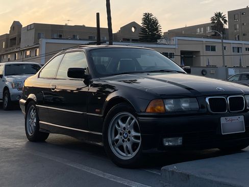 Used 1999 BMW 323is Coupe image 2