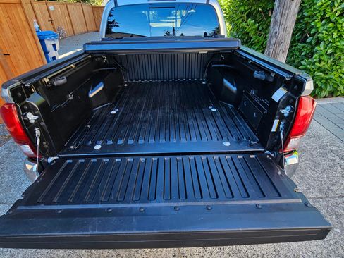 Used 2022 Toyota Tacoma SR5 RWD image 13