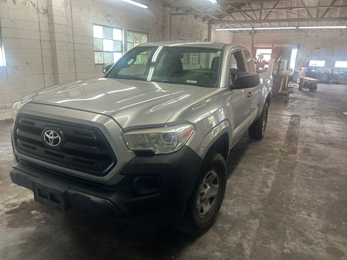 Used 2017 Toyota Tacoma SR RWD image 1