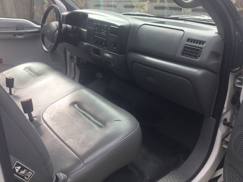 Used 2002 Ford F350 2WD Regular Cab Super Duty image 2