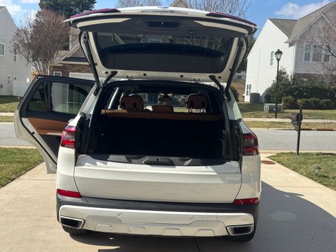 Used 2023 BMW X5 xDrive45e image 11