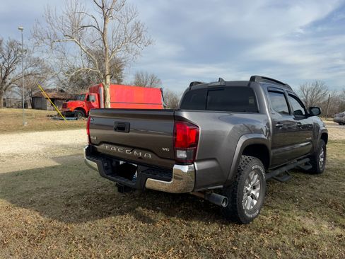 Used 2019 Toyota Tacoma SR5 image 4