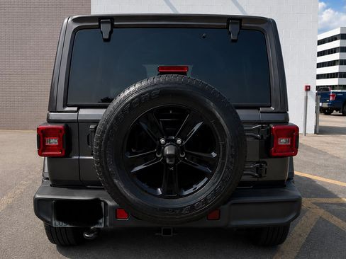 Used 2019 Jeep Wrangler Unlimited Sahara AWD/4WD image 12