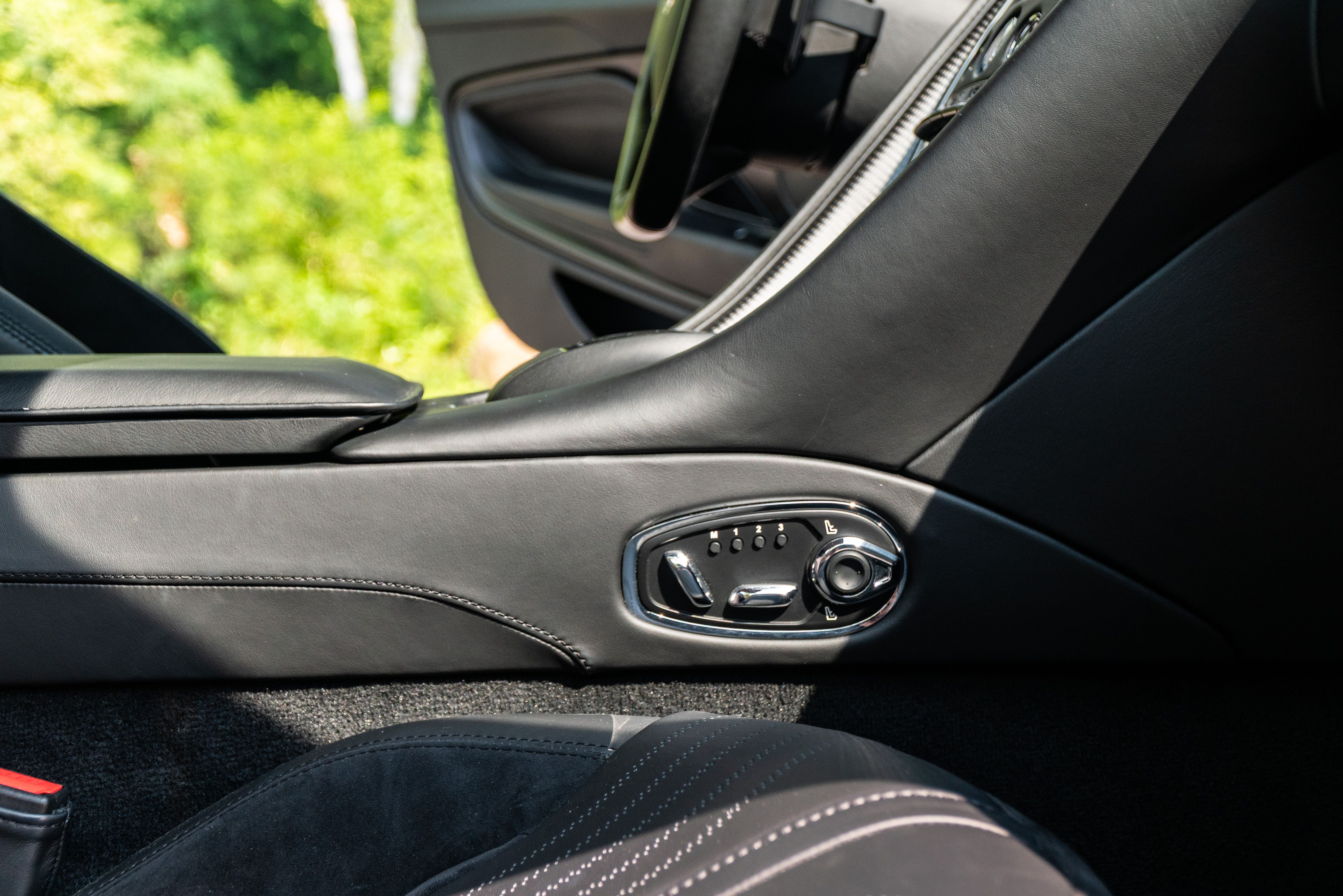 Used 2019 Aston Martin DB11 AMR RWD image 10