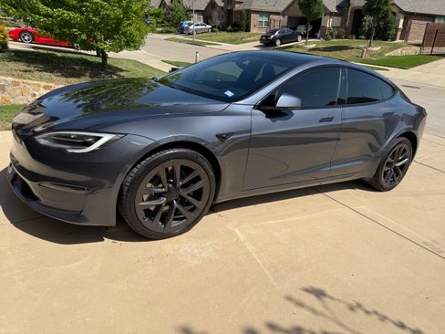 Used 2021 Tesla Model S Plaid image 1