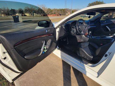 Used 2010 INFINITI G37 Journey w/ Premium Pkg image 10