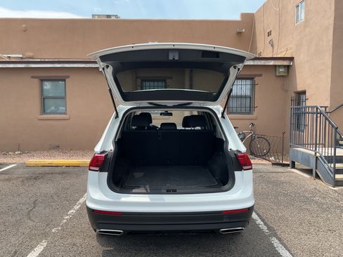 Used 2020 Volkswagen Tiguan SE w/ Panoramic Sunroof Package AWD/4WD image 9
