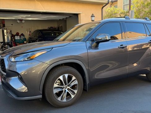 Used 2022 Toyota Highlander XLE image 16