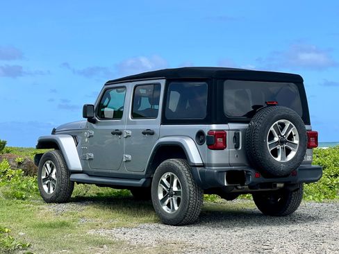 Used 2018 Jeep Wrangler Unlimited Sahara image 4