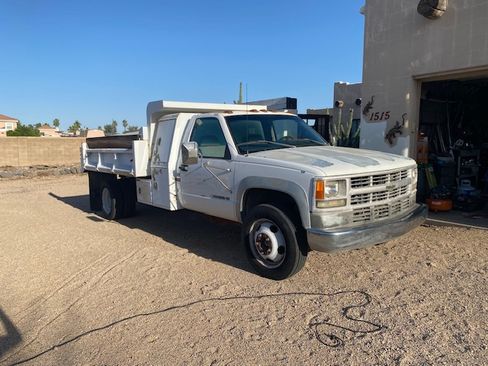 Used 1999 Chevrolet Silverado 3500 2WD Regular Cab HD image 1