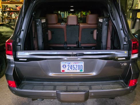 Used 2018 Toyota Land Cruiser Sport Utility 4D w/ Four Season Floor Mat Package image 12