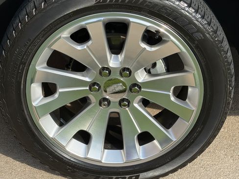 Used 2019 Cadillac Escalade Luxury RWD image 9