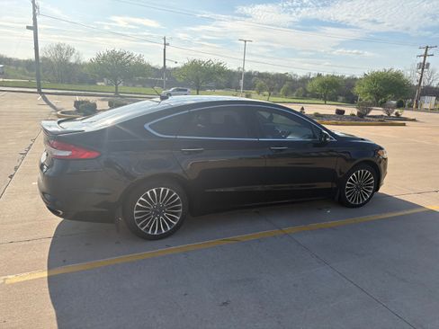 Used 2017 Ford Fusion Titanium image 2