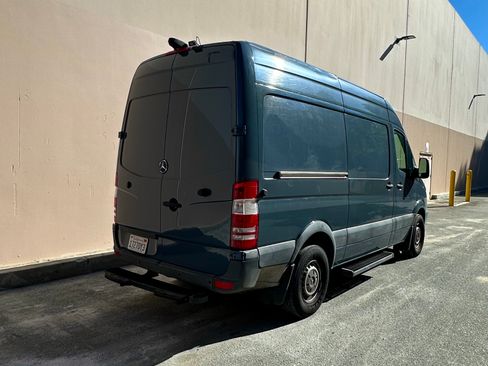 Used 2018 Mercedes-Benz Sprinter 2500 image 9