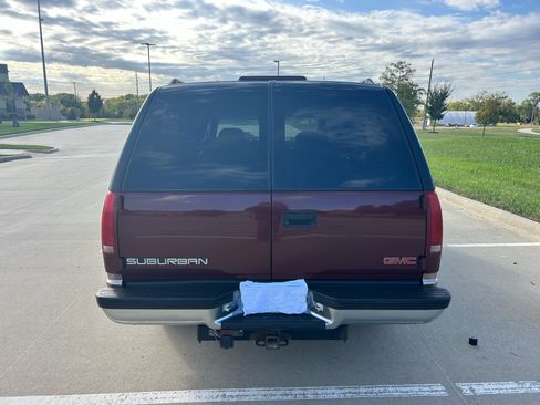 Used 1999 GMC Suburban Sport Utility w/ Marketing Opt Pkg 3 image 22