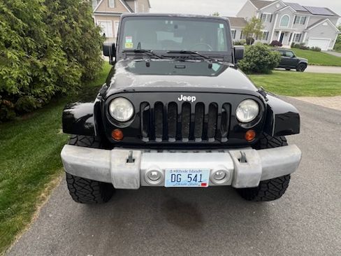 Used 2010 Jeep Wrangler Unlimited Sahara AWD/4WD image 4