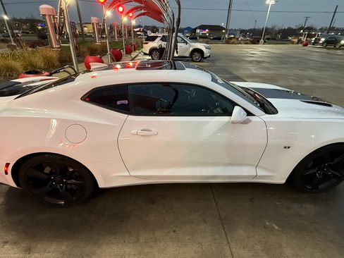 Used 2017 Chevrolet Camaro SS image 4