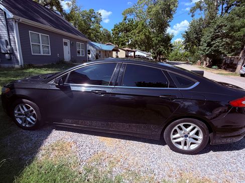 Used 2015 Ford Fusion SE FWD image 5