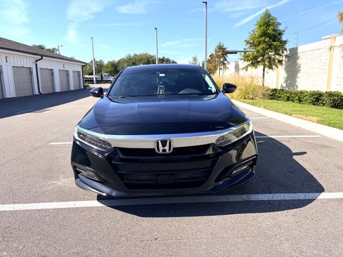 Used 2019 Honda Accord Touring image 2