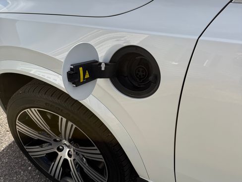 Used 2023 Volvo XC90 T8 Ultimate image 10