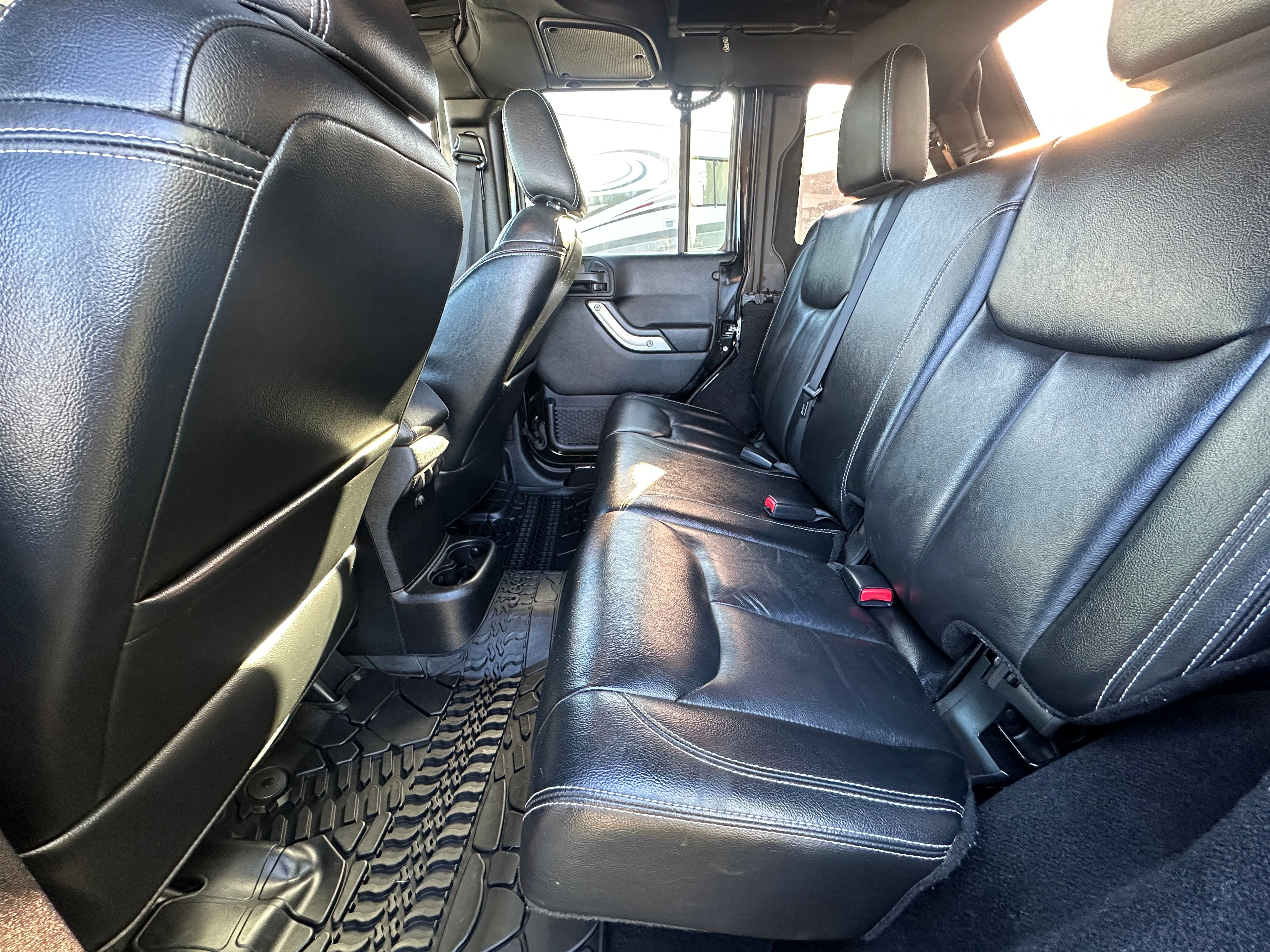 Used 2015 Jeep Wrangler Unlimited Rubicon AWD/4WD image 5