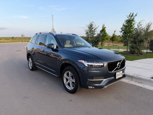 Used 2019 Volvo XC90 T5 Momentum image 1