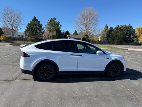 Used 2022 Tesla Model X image 8
