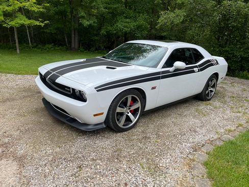 Used 2012 Dodge Challenger SRT8 RWD image 1