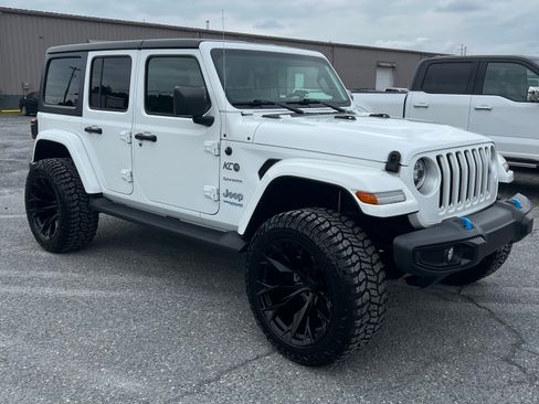 Used 2022 Jeep Wrangler Unlimited Sahara w/ Cold Weather Group image 5