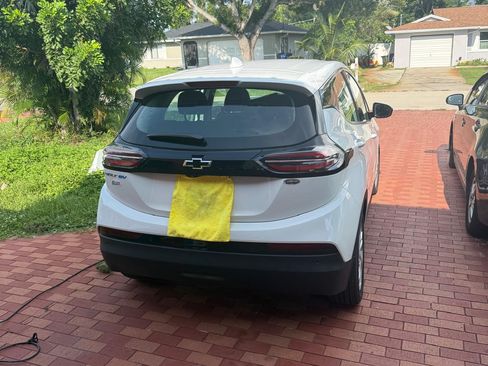 Used 2023 Chevrolet Bolt LT w/ Driver Confidence Package FWD image 7