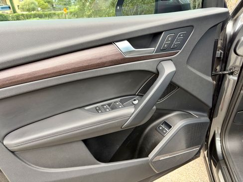 Used 2022 Audi Q5 e Premium Plus w/ Premium Plus Package image 11