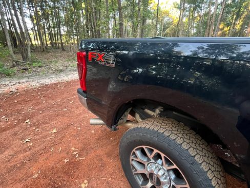 Used 2021 Ford F250 4x4 Crew Cab Super Duty image 12