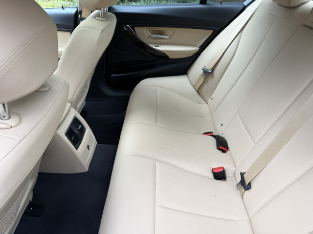 Used 2018 BMW 320i xDrive Sedan AWD/4WD image 7