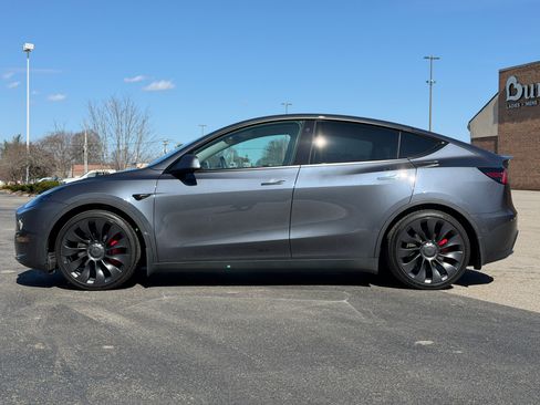 Used 2022 Tesla Model Y Performance image 9