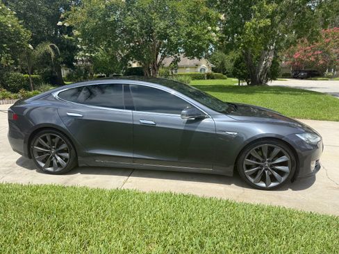 Used 2015 Tesla Model S 70D AWD/4WD image 2