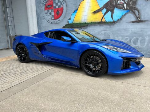 Used 2023 Chevrolet Corvette Z06 image 16