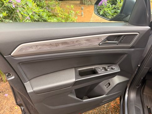 Used 2020 Volkswagen Atlas Cross Sport SE AWD/4WD image 8