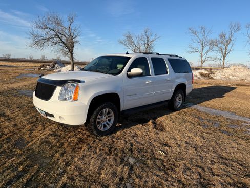 Used 2010 GMC Yukon XL SLT w/ SLT-2 Equipment Package image 1