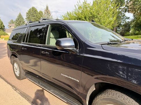 Used 2021 Chevrolet Suburban LT AWD/4WD image 11