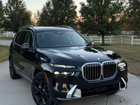 Used 2025 BMW X7 xDrive40i w/ Premium Package image 1