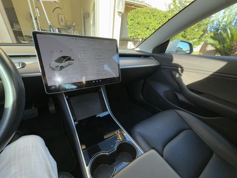 Used 2018 Tesla Model 3 Long Range image 10