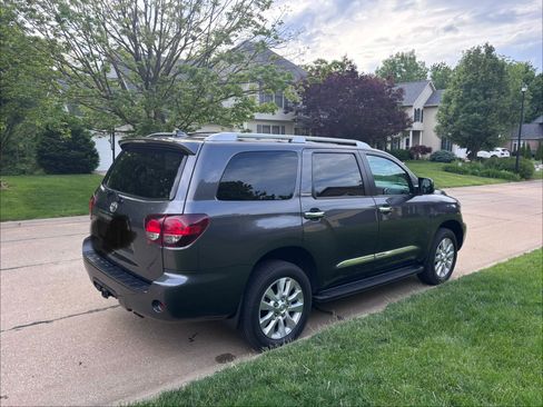 Used 2018 Toyota Sequoia Platinum w/ Carpet Cargo Mat Package AWD/4WD image 2
