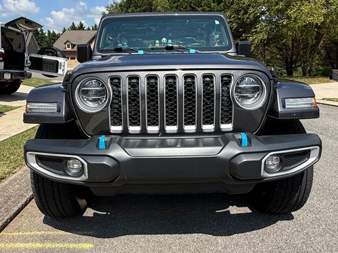 Used 2022 Jeep Wrangler Unlimited Sahara w/ Cold Weather Group AWD/4WD image 32