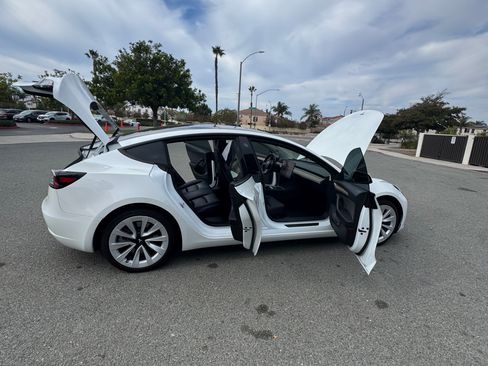 Used 2023 Tesla Model 3 Standard Range image 18
