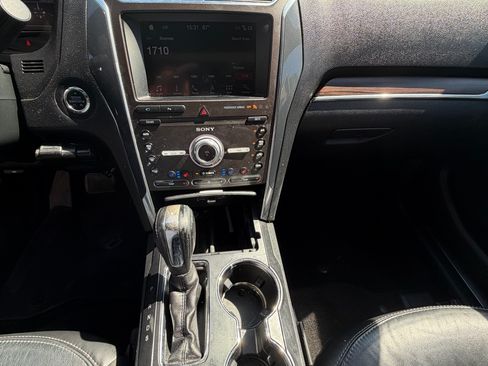 Used 2019 Ford Explorer Limited w/ Class III Trailer Tow Package AWD/4WD image 13