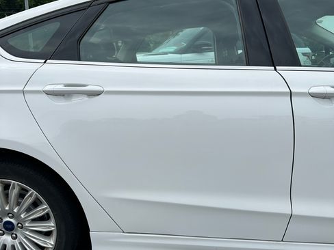 Used 2015 Ford Fusion SE FWD image 11